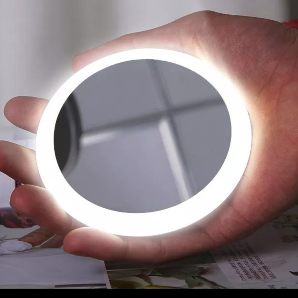 LED Halo Magnifiy Mirror nwot
